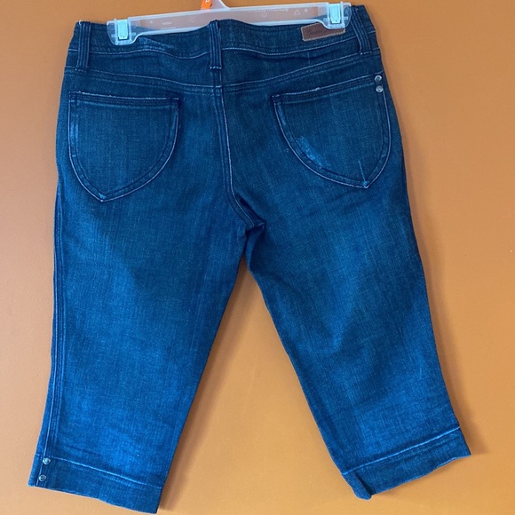 Guess Capri jeans in size 26. - Picture 2 of 8